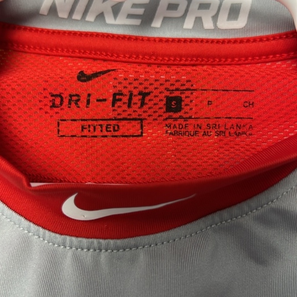 Nike Pro‎ - Picture 7 of 7